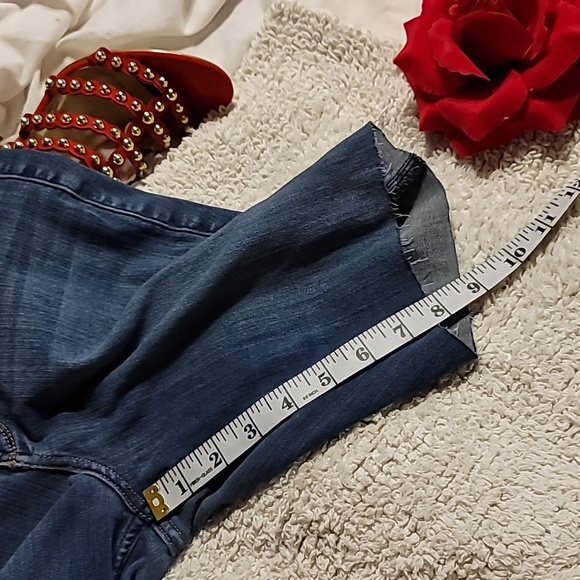 HOLLISTER HIGH RISE CUT OFF BERMUDA STRETCH SHORTS SIZE 31. 13R - Picture 10 of 11